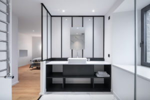 Design salle de bain noir et blanc
