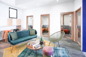 Fauteuils espace de coworking