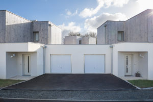 Garage logements sociaux bois acier