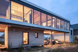 maison sur pilotis, mur rideau