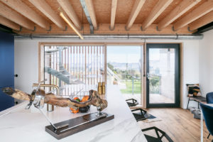 maison sur pilotis, mur rideau